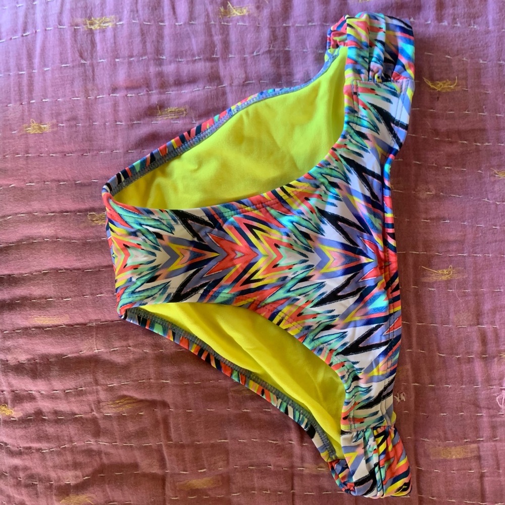 NWT Bar III Size small Bikini Bottoms